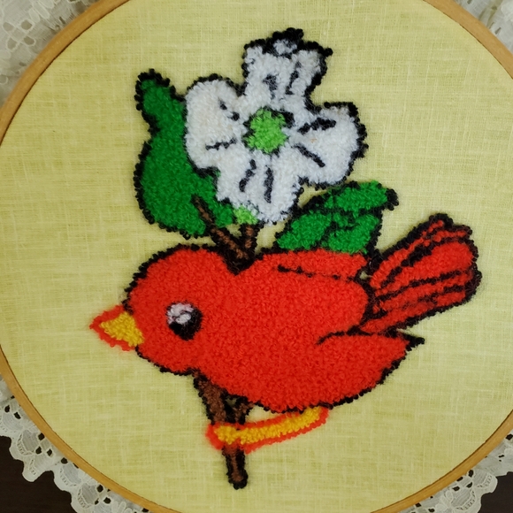 Finished Vintage Fiber Art Punch Needle Red Bird With Floral Branch 11" Diameter - Picture 4 of 6